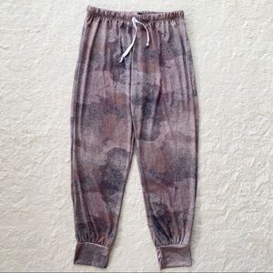 Onzie multi leopard print jogger Pants small